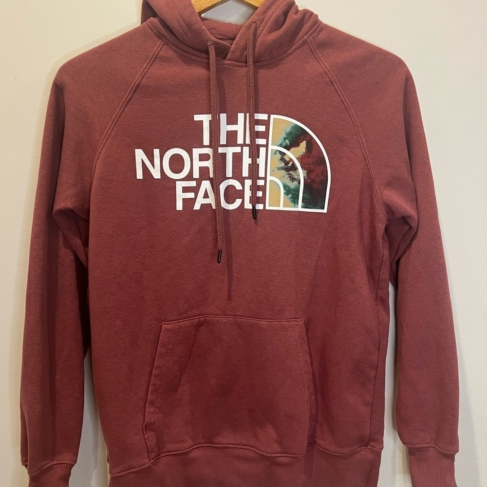 The North Face Men's Burgundy Hoodie S Fall Winter Cozy
